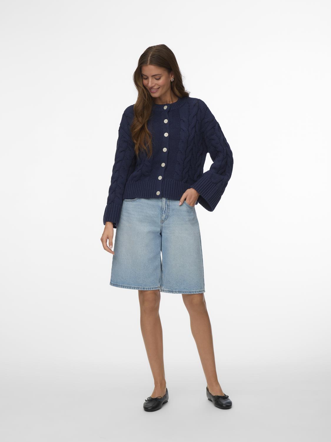 model_shot-front